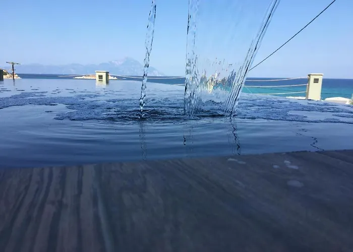 The Diamond Of Kriaritsi Private Pools & Hydromassage Сasa de vacaciones