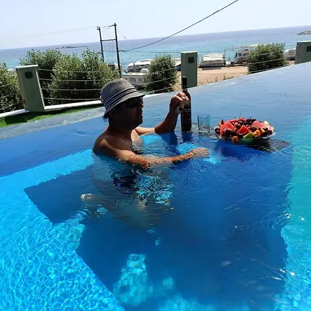 Hébergement de vacances The Diamond Of Kriaritsi Private Pools & Hydromassage